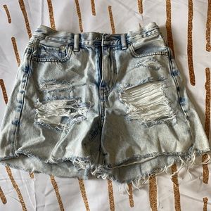 AMERICAN EAGLE MOM JEAN SHORTS